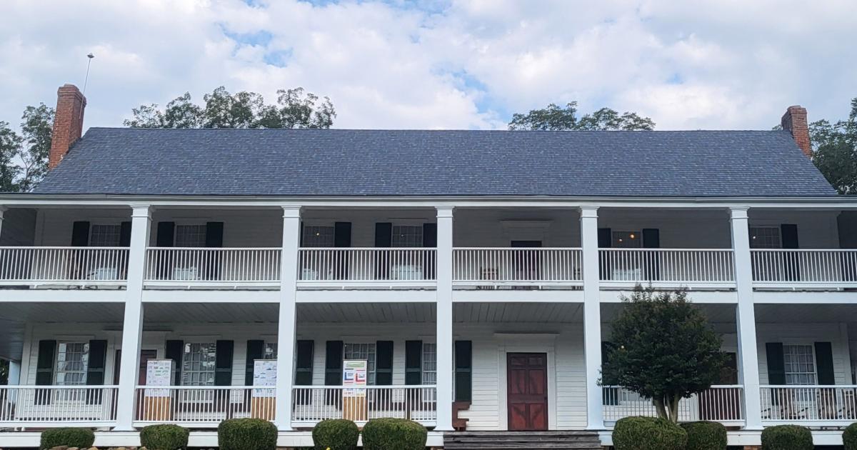 Bicentennial of the Inn Where Chief McIntosh..(Win 24,Vol69 Issue1)